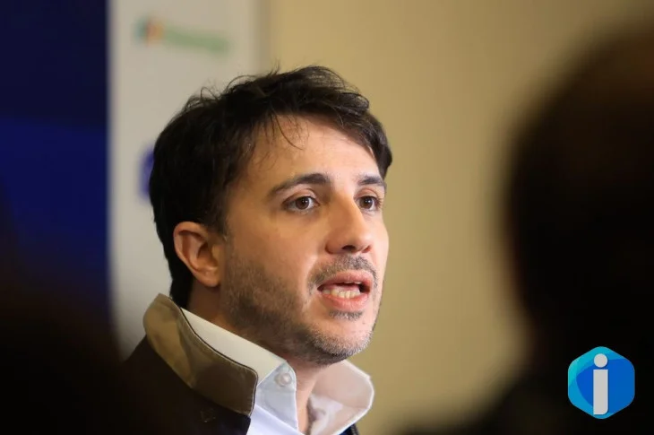 Renan propõe cortes na Previdência e alterar pisos da saúde e educação