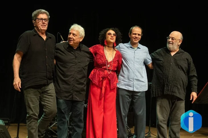 Repertório de Caetano Veloso embala show exclusivo na TV Brasil