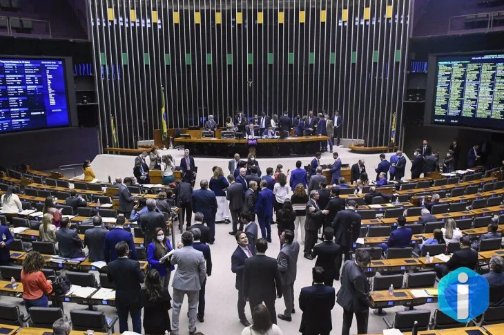 Representação de parlamentares negros segue baixa, diz pesquisadora