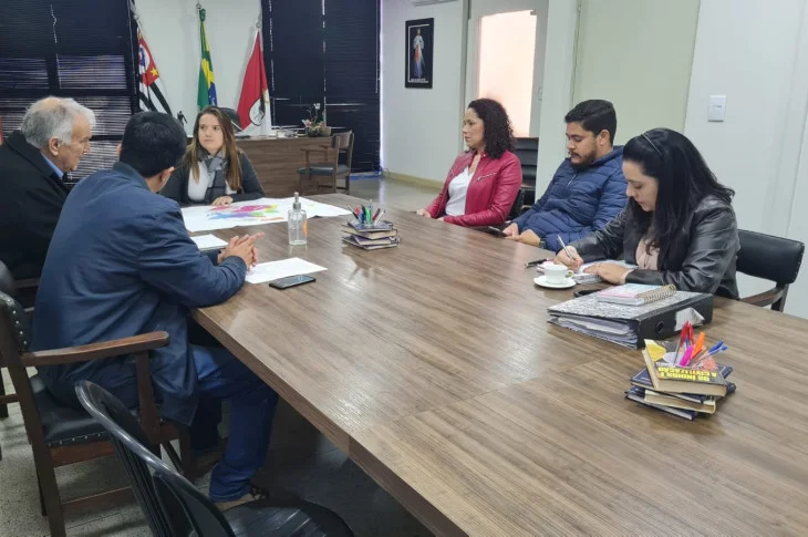 Reunião com profissional do Sebrae na Prefeitura de Presidente Venceslau trata sobre capacitação da coleta seletiva 