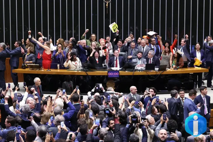 Saiba como votaram os deputados na PEC que acaba com a escala 6x1