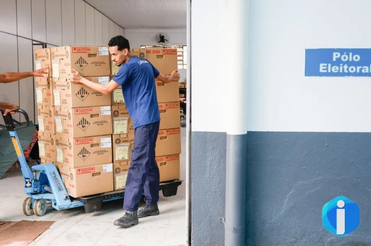 Saiba quais situações permitem acompanhante na cabine de votação