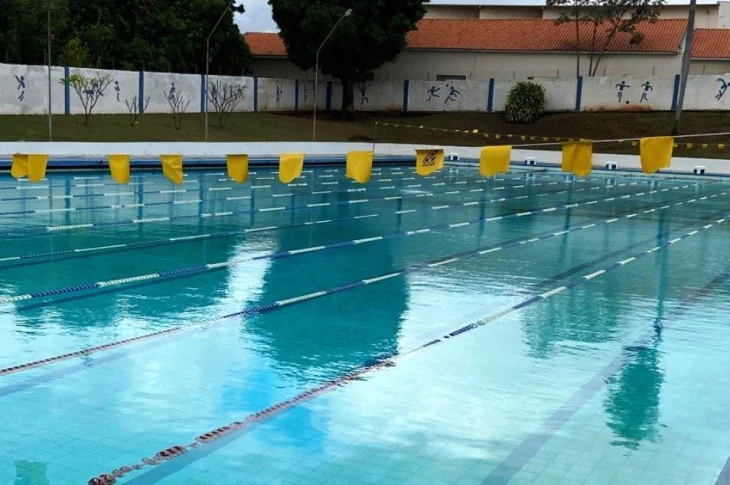 Secretaria de Esportes está com inscrições abertas para aulas gratuitas de natação