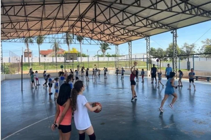 Secretaria de Esportes oferece aulas gratuitas de voleibol