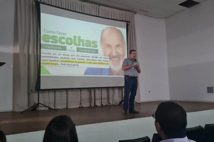 Servidores municipais participam de palestra sobre educação financeira