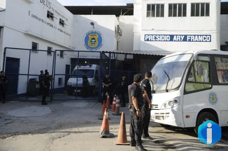 Sistema carcerário transfere bilhões em custos para famílias de presos