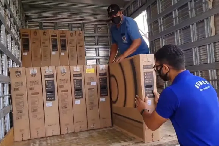 Smart TVs são entregues em creches da Rede Municipal