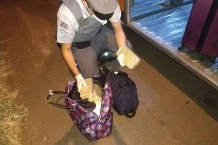 Tabletes de cocaína são encontrados e boliviano acaba preso por tráfico na Raposo Tavares, em Epitácio