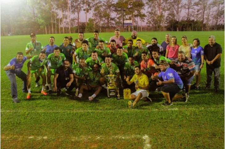 Time de Presidente Venceslau vence campeonato de futebol amador em Piquerobi