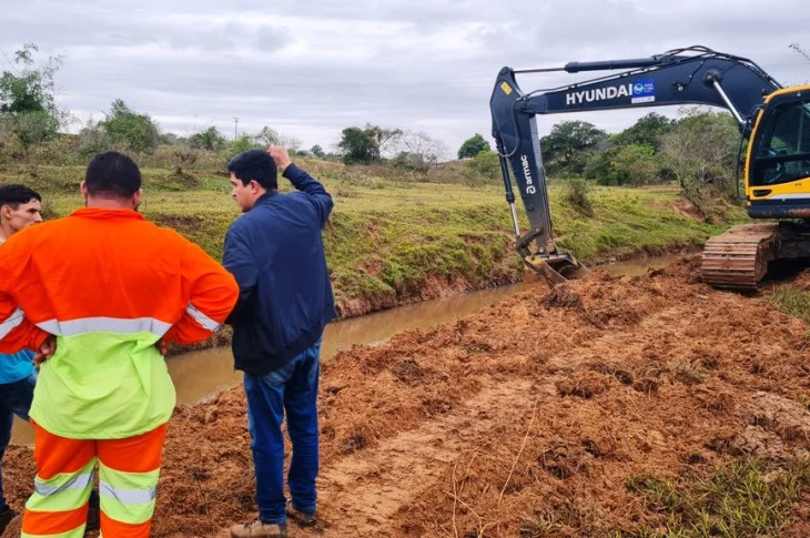Trecho do Córrego do Veado recebe trabalhos de desassoreamento pelo programa Rios Vivos