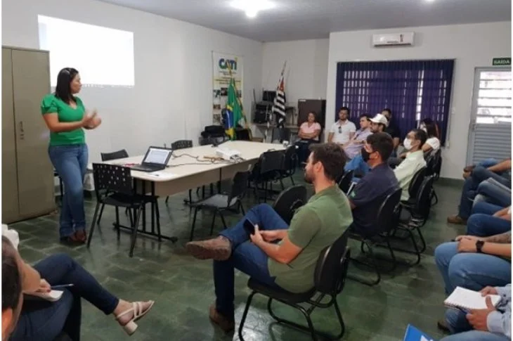 Treinamento para elaboração do CAR é ministrado na sede da Secretaria de Agricultura, Abastecimento e Meio Ambiente de Presidente Venceslau