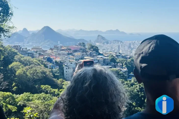 Trilha na Rocinha mostra Mata Atlântica e recuperação florestal no Rio