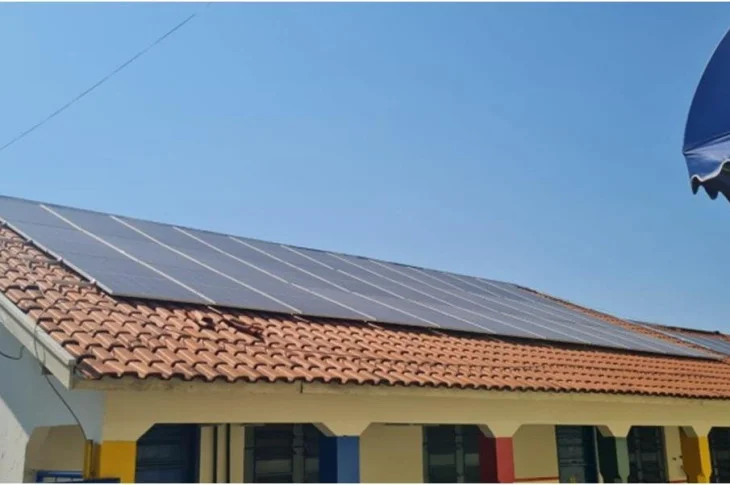 Usinas fotovoltaicas são ativadas e escolas da Rede Municipal vão gerar economia mensal
