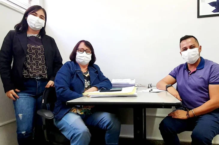 Vereador pede aumento de cotas de tomografia em reunião com secretária municipal