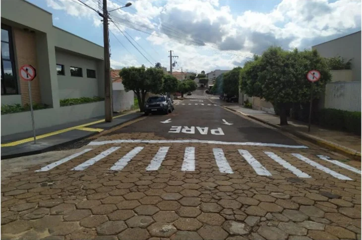 Via de mão única é invertido no centro de Presidente Venceslau