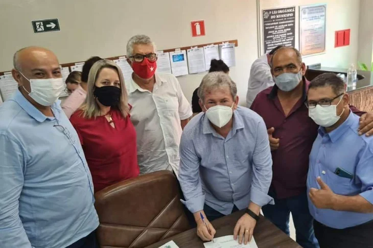 Vice-prefeito e vereadores de Caiuá apresentam pedidos para deputado estadual