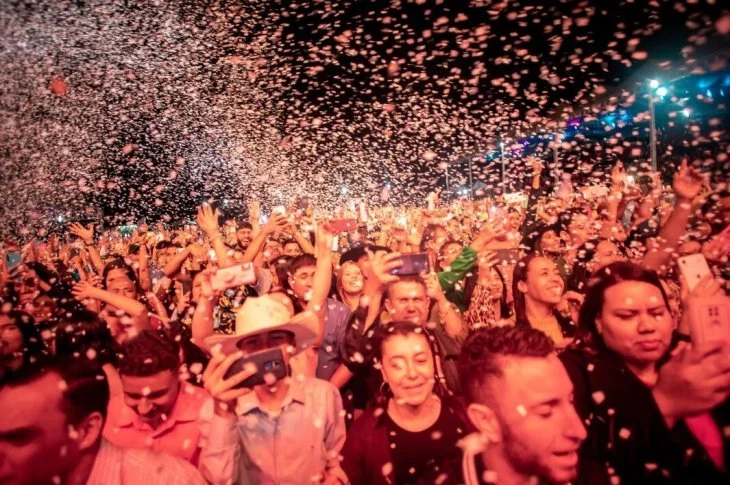 Zé Neto e Cristiano trazem grande público, mais de 8 mil pessoas acompanharam primeira atração da Faive Rodeio Show